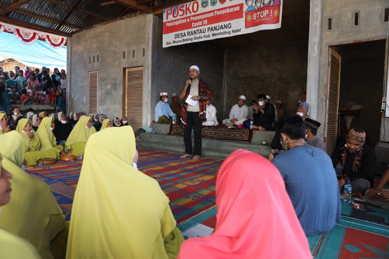 Wakil Gubernur Sumut Musa Rajekshah berkunjung ke daerah terpencil, Desa Rantau Panjang, Kecamatan Muara Batang Gadis, Kabupaten Mandailing Natal, Senin (27/9)