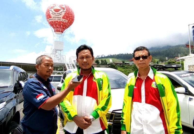 Ketua FORSGI Provinsi Jateng (ditengah) H. Agus Setiyadi, Wakil Ketua FORSGI Jateng (sebelah kiri) yang juga Ketua FORSGI Kabupaten Karanganyar H. Wahyana, ST,. MT
