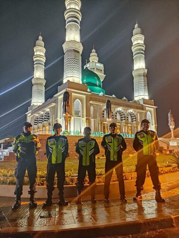 Anggota Senkom Mitra Polri Ikut Pengamanan http://sigapnews.co.id/uploads/16504120361650410956ghoni3.jpg
