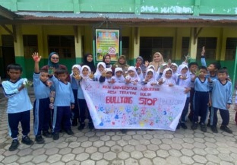 Sosialisasi PHBS dan stop bullying pada sekolah dasar