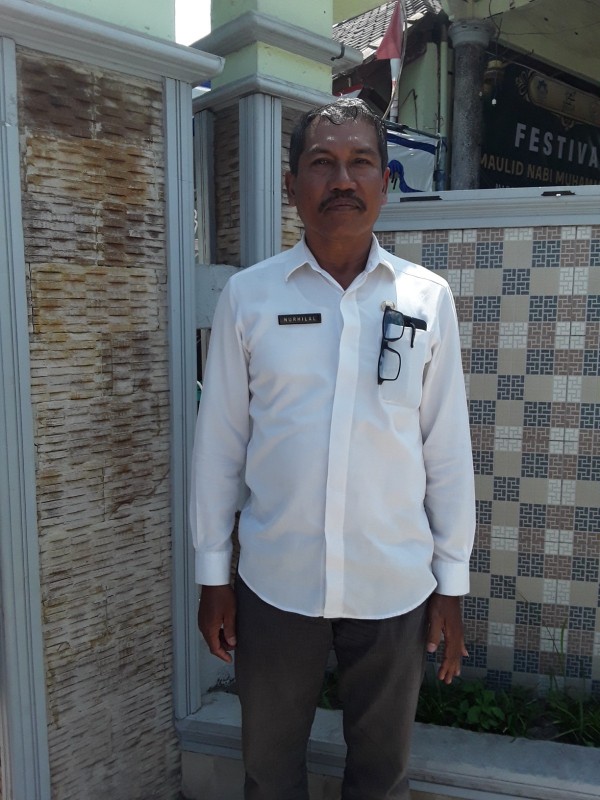 Foto Camat Suralaga, Drs. Nurhilal saat Acara Seremonial Penyambutan Kepulangan Peraih Medali Perak PON XXI Aceh Cabor Pencak Silat atas nama M. Padil Anwar pada Rabu (18/9/2024) di Kantor Desa Suralaga (Dok. Pribadi)