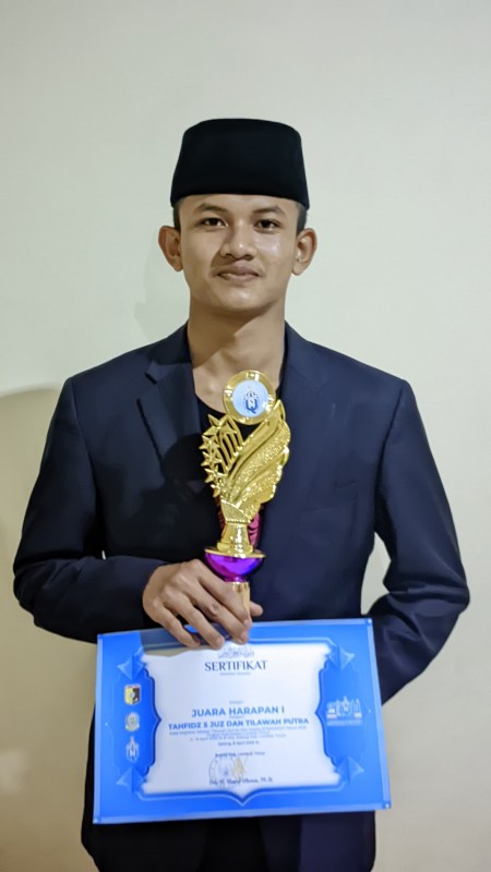 ABD. FOQIH KHOLILURRAHMAN (Boal, Kec. Empang Sumbawa) – Harapan 1 Hafalan 5 Juz & Tilawah (Putra)