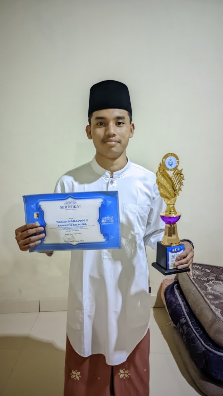 M. ROZIKA IRFANUL AZIZA (Kalijaga Selatan Aikmel) – Harapan 2 Hafalan 10 Juz (Putra)
