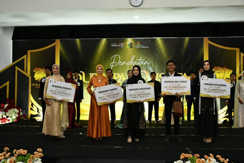 Foto Bersama Para Pemenang Tiap Kategori Duta Pariwisata Lotim 2025