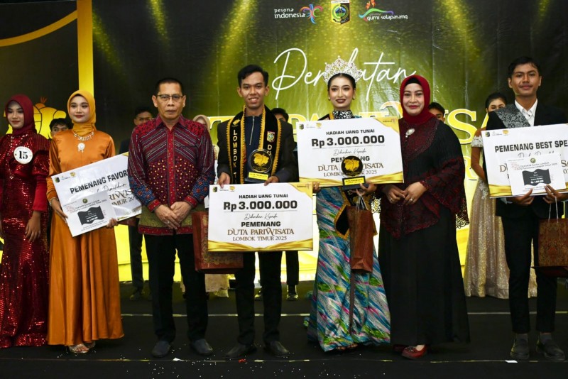 Foto Bersama Wabup Lotim, Ir. H. Moh. Edwin Hadiwijaya, MM dan Istri Serta Duta Pariwisata Lombok Timur 2025 (Dok. Pribadi)