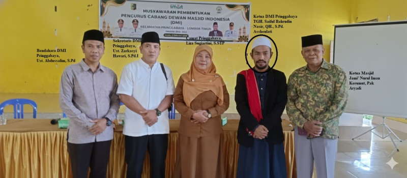 Foto Kepengurusan Terpilih DMI Pringgabaya dengan TGH. Saiful Bahrudin Nasir, QH., S.Pd. Asshoulati sebagai Ketua; Ust. Husni Mubarok (Wakil Ketua); Ust. Zarkasyi Hawari, S.Pd.I (Sekretaris); & Ust. Abdussalim, S.Pd (Bendahara) Bersama Camat Liza Sugiartini, S.STP, pada Senin (2/2/2026) di Aula Pemerintahan Kecamatan Pringgabaya (Dok. Pribadi) Foto Kepengurusan Terpilih DMI Pringgabaya dengan TGH. Saiful Bahrudin Nasir, QH., S.Pd. Asshoulati sebagai Ketua; Ust. Husni Mubarok (Wakil Ketua); Ust. Zarkasyi Hawari, S.Pd.I (Sekretaris); & Ust. Abdussalim, S.Pd (Bendahara) Bersama Camat Liza Sugiartini, S.STP, pada Senin (2/2/2026) di Aula Pemerintahan Kecamatan Pringgabaya (Dok. Pribadi)