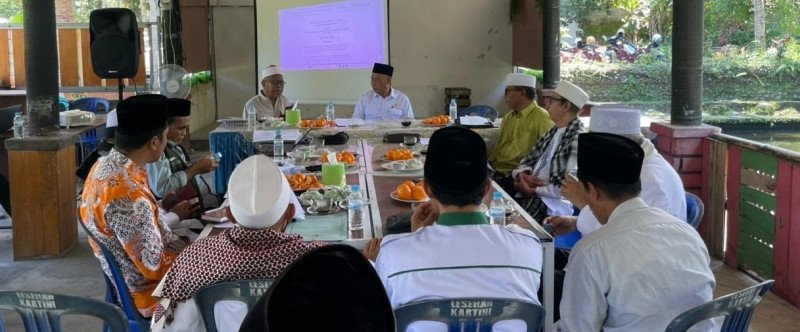 Foto Suasana Sinergi Antara Pimpinan Baznas Lotim dengan Dewan Syar'i Baznas Lotim di Lesehan Kartini - Suralaga, pada Senin (6/4/2026) (Humas Baznas Lotim)