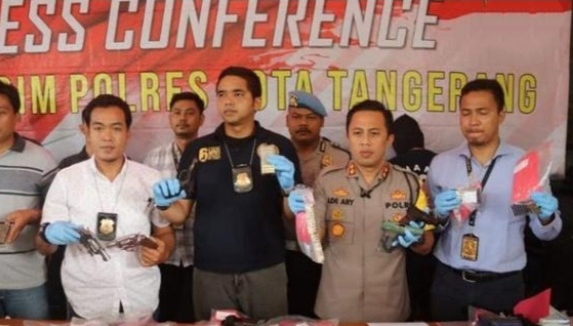 Rakit Senpi, Penjual Jengkol di Serang Diciduk Polisi