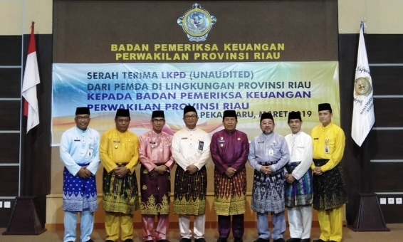 Bupati Kuansing Serah LKPD 2018 ke BPK Perwakilan Riau