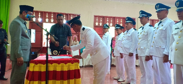 Lantik 10 Kades Terpilih, Bupati Mursini Ajak Kades Rangkul Rival Politik