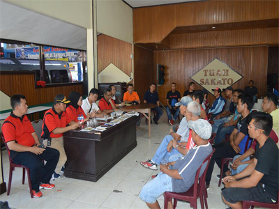 Satgas Saber Pungli Bina Juru Parkir dan Petugas Retribusi di Kawasan GOR Haji Agus Salim