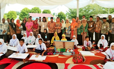 Puluhan Pelajar SD dan SMP Ikuti Lomba Seni Lukis Wisata Alam Rohul
