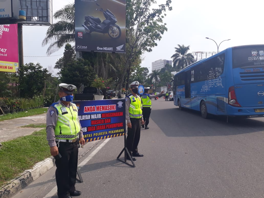 Polresta Sosialisasikan PSBB Dijalan Raya Kota Pekanbaru