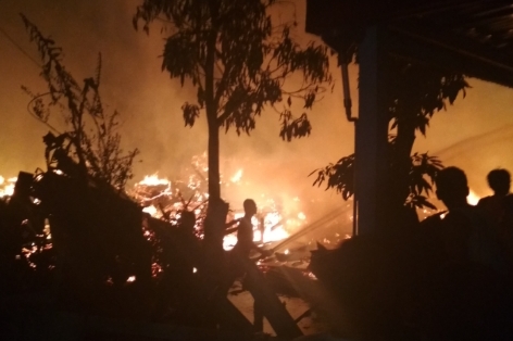 Kebakaran di Pulau Palas Inhil, 8 Rumah Hangus Terbakar