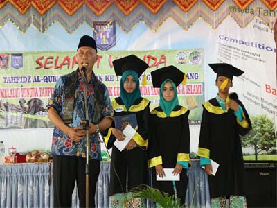 Hafal Al-Quran, Wako Padang Berikan Reward untuk Tiga Siswa SMPN 11