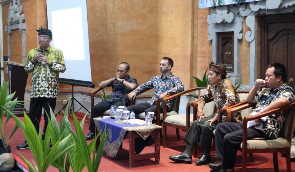 Serius Dan Fokus Cari Solusi Fluktuasi Harga Kelapa, Bupati Wardan Jadi Pembicara Rapat KOPEK
