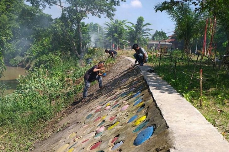 Peringati Hari World Clean Up Day Amphibi Bersih di Sungai Deli