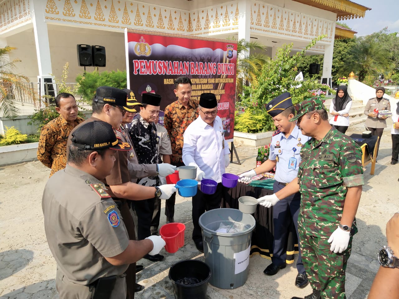 Polres Rohul memusnahkan puluhan ribu petasan, miras hasil sitaan selama  Ops K2YD 