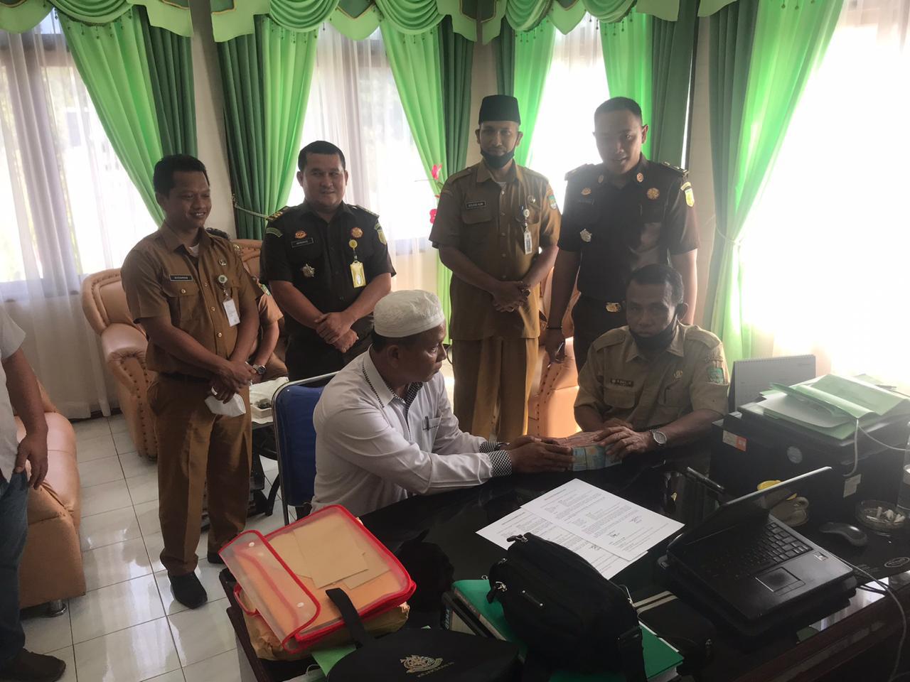 Kejari Rohul Kembalikan DD Bonai Anggran Tahun 2018 Pembangunan Box Culvert Yang Tidak Dilaksanakan