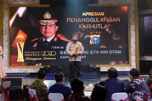 Kapolda Riau Terima Penghargaan Indonesia Award 2020.