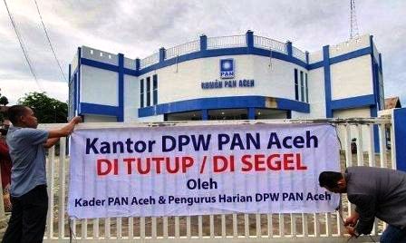 Kader DPW PAN Aceh Menyegel Kantornya 