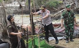 Polisi Jambi Tutup Sumur Minyak Ilegal di Lubuk Napal 