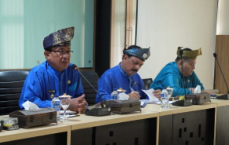 Dukung Bupati Wardan Selamatkan Petani Kelapa Inhil, Sekdakab Inhil 'Semprot' Dinas Terkait