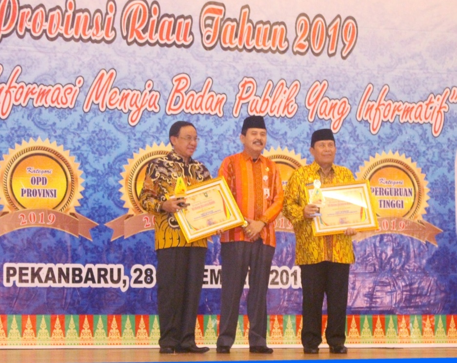 Lagi Lagi Rohul Terima Anugerah KI Riau Award Kategori Pemerintah Daerah Cukup Informatif