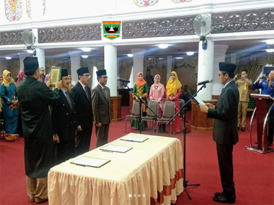 Gubernur Sumbar Lantik Kepala Dinas Pemuda dan Olahraga