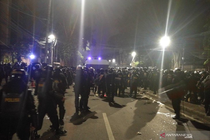 Kapolda Metro Jaya Pimpin Pembubaran Massa di Area Gedung Bawaslu