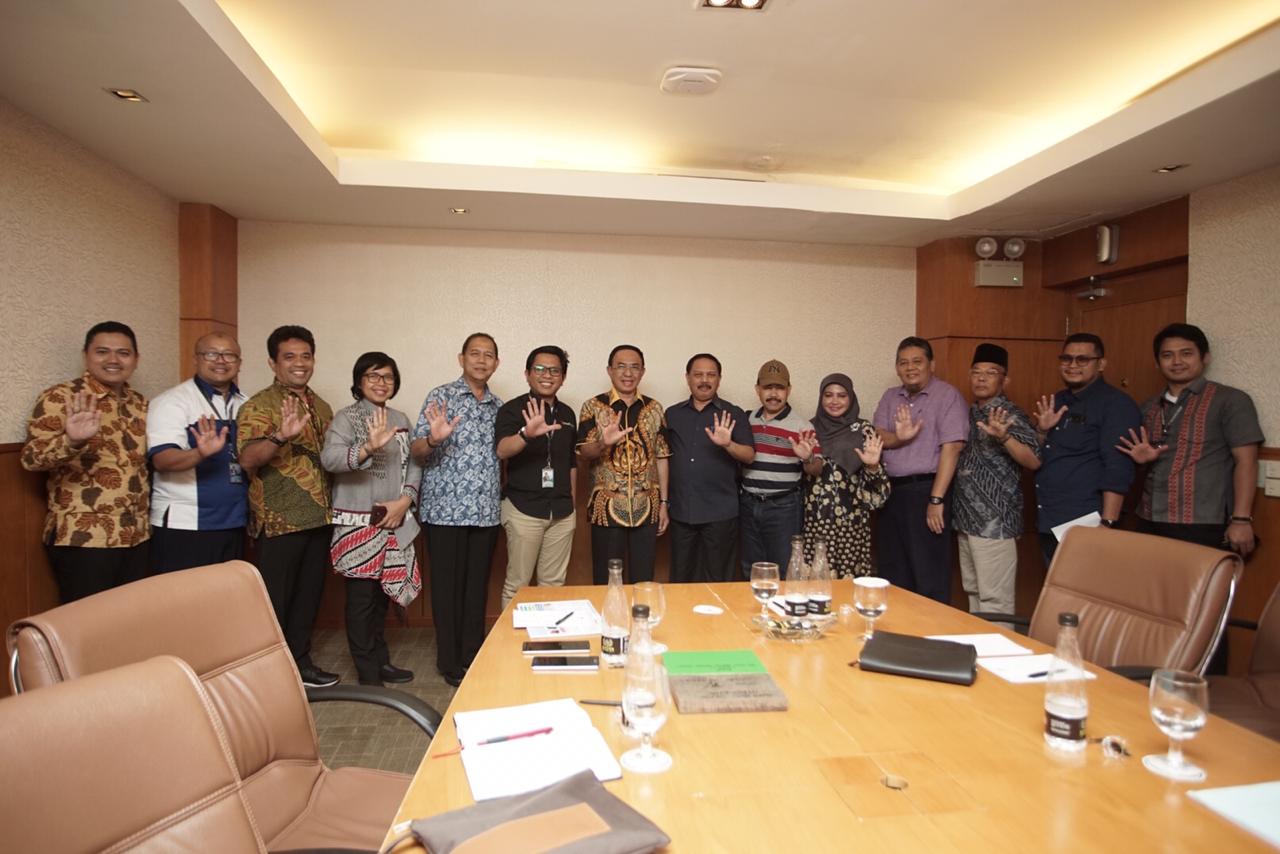 Tingkatkan Nilai Jual, Bupati Inhil Tandatangani MoU Dengan Perusahaan Pengolahan Sabut di Jakarta