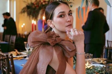 Luna Maya: COVID-19 Berbahaya Minta Masyarakat Waspada