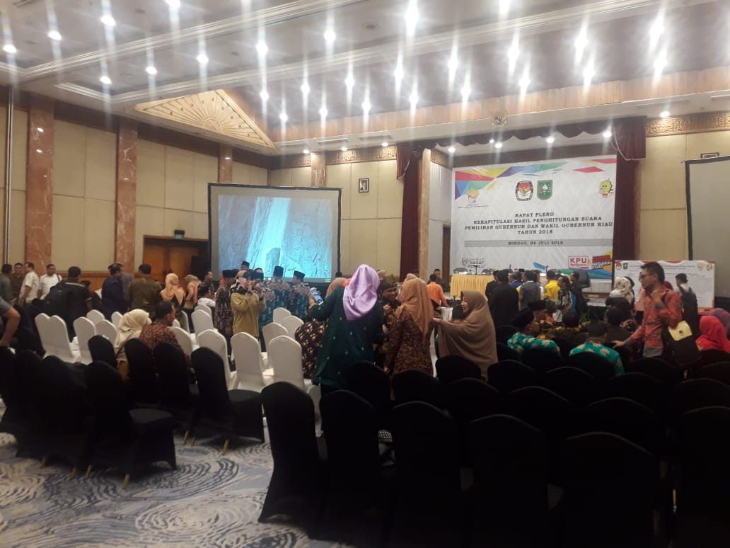 Pleno KPU Riau Rampung, Pasangan Syamsuar-Edy Nasution Pimpin Riau 2018-2023