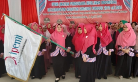 IPEMI se Kuansing Dilantik, Bupati: Harap Bisa Jadi Pengusaha Muslimah Handal