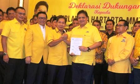 Pro Airlangga Sebut, Mosi Tidak Percaya Pengurus Dagelan Politik Tak Lucu