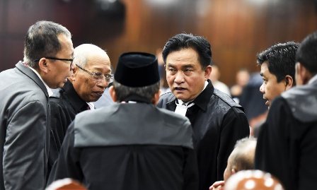 Kuasa Hukum TKN, Yusril Serahkan Surat Cuti Jokowi Penguat Alat Bukti