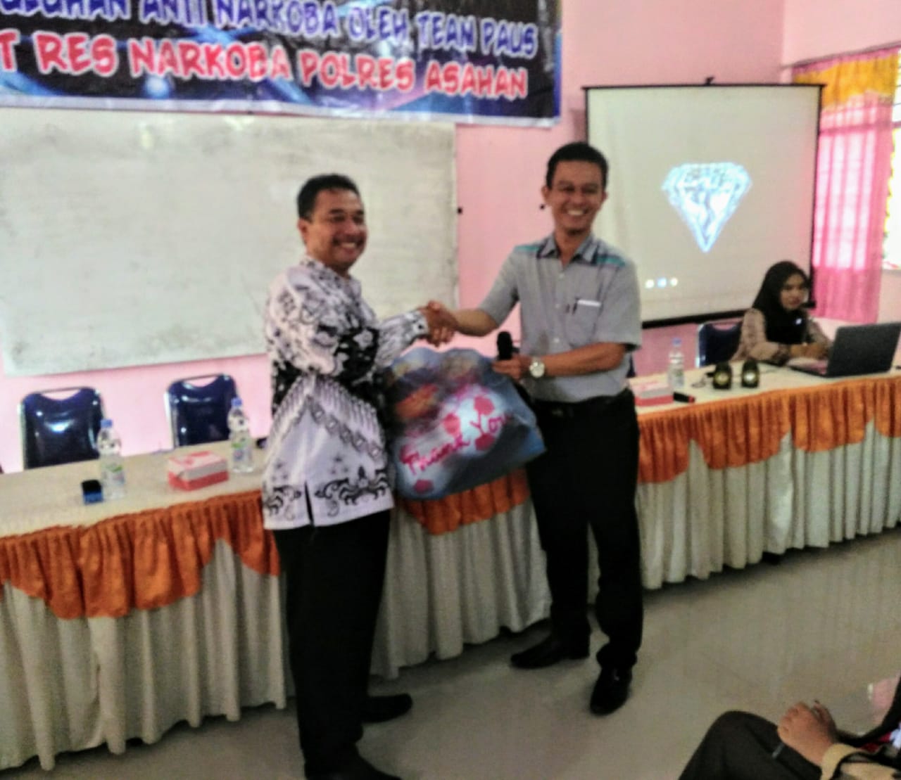 Tim Paus Satresnarkoba Polres Asahan Laksanakan Penyuluhan Anti Narkoba di SMP Negeri 3 Kisaran