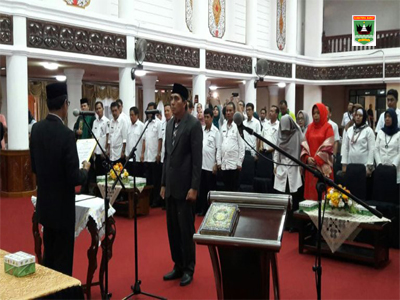 Lantik Kepala Dinas Arsip dan Perpustakaan, Gubernur Tekankan Peningkatan Minat Baca