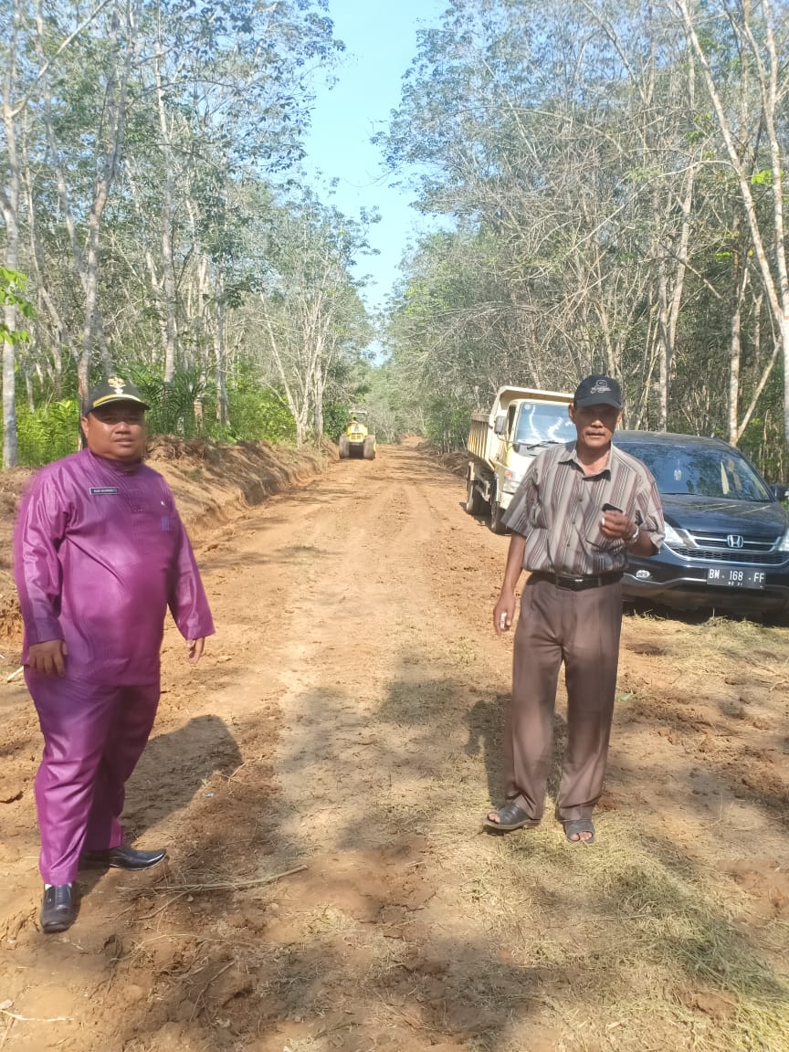 Pemerintah Desa RTH Ucapkan Terima Kasih Kepada Bupati Atas Perbaikan Jalan Lingkungan Desa