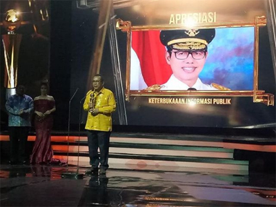 Sumbar Raih Indonesian Awards 2018 Kategori Keterbukaan Informasi Publik