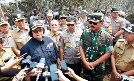 Menteri LHK, Panglima TNI, Kapolri dan BNPB Tinjau Karhutla di Pelalawan