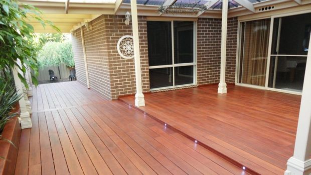 5 Jenis Kayu yang Cocok Dijadikan Lantai buat Ruangan Outdoor