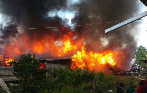 Si Jago Merah Mengamuk, Tiga Unit Rumah di Pulau Burung Inhil Rata Jadi Abu