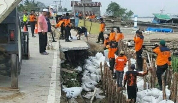 Menyusul Terjadinya Longsor, BPBD Inhil Imbau Warga Jalan Gerilya, Parit 6 Mengungsi