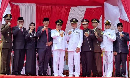 Bupati Irwan Jadi Inspektur Upacara HUT RI Ke-74, Ajak Masyarakat Teladani Pahlawan