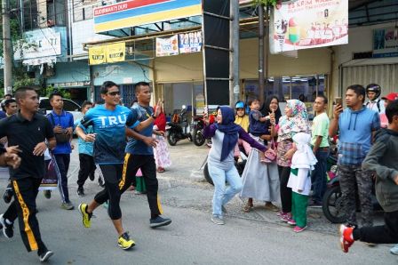 Sandiaga Sapa Ribuan Warga Kota Dumai