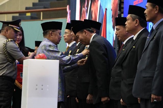 Wako Pekanbaru Diganjar Penghargaan Satya Lencana Karya Bhakti Praja Nugraha