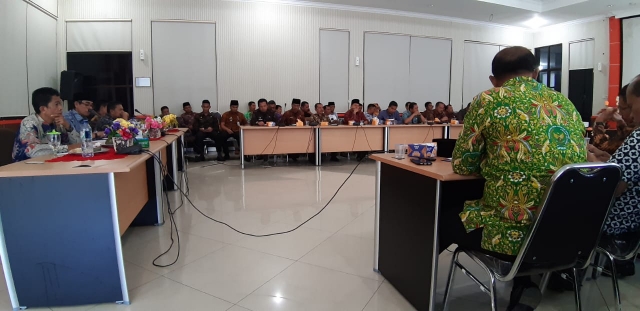 NIG  Ekpose Aplikasi Digital Desa Pintar Dihadapan Bupati Mursini.