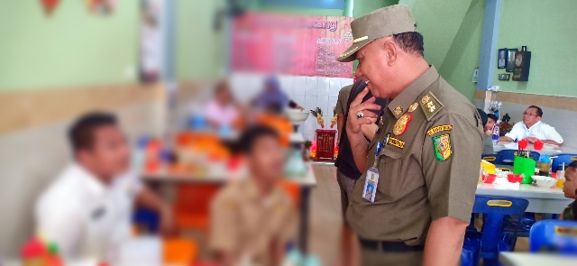 Sekda Kuansing, Dianto Mampanini Apresiasi Satpol PP  Razia PNS di Warkop Saat Jam Kerja.