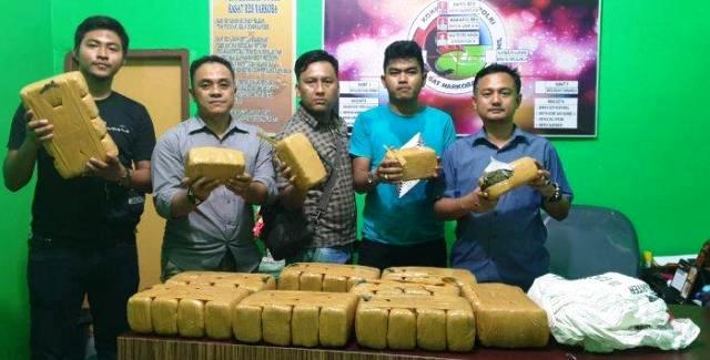 Seorang Janda dan Kekasihnya Bawa Ganja 40 Kg Diciduk Polisi di Rohil-Riau